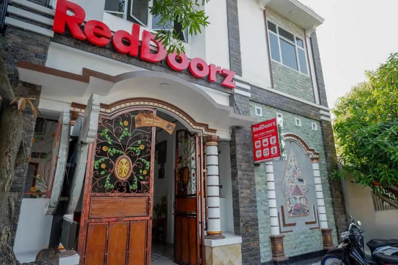 Reddoorz Near Stasiun Purwosari Hotel Surakarta  Exterior photo