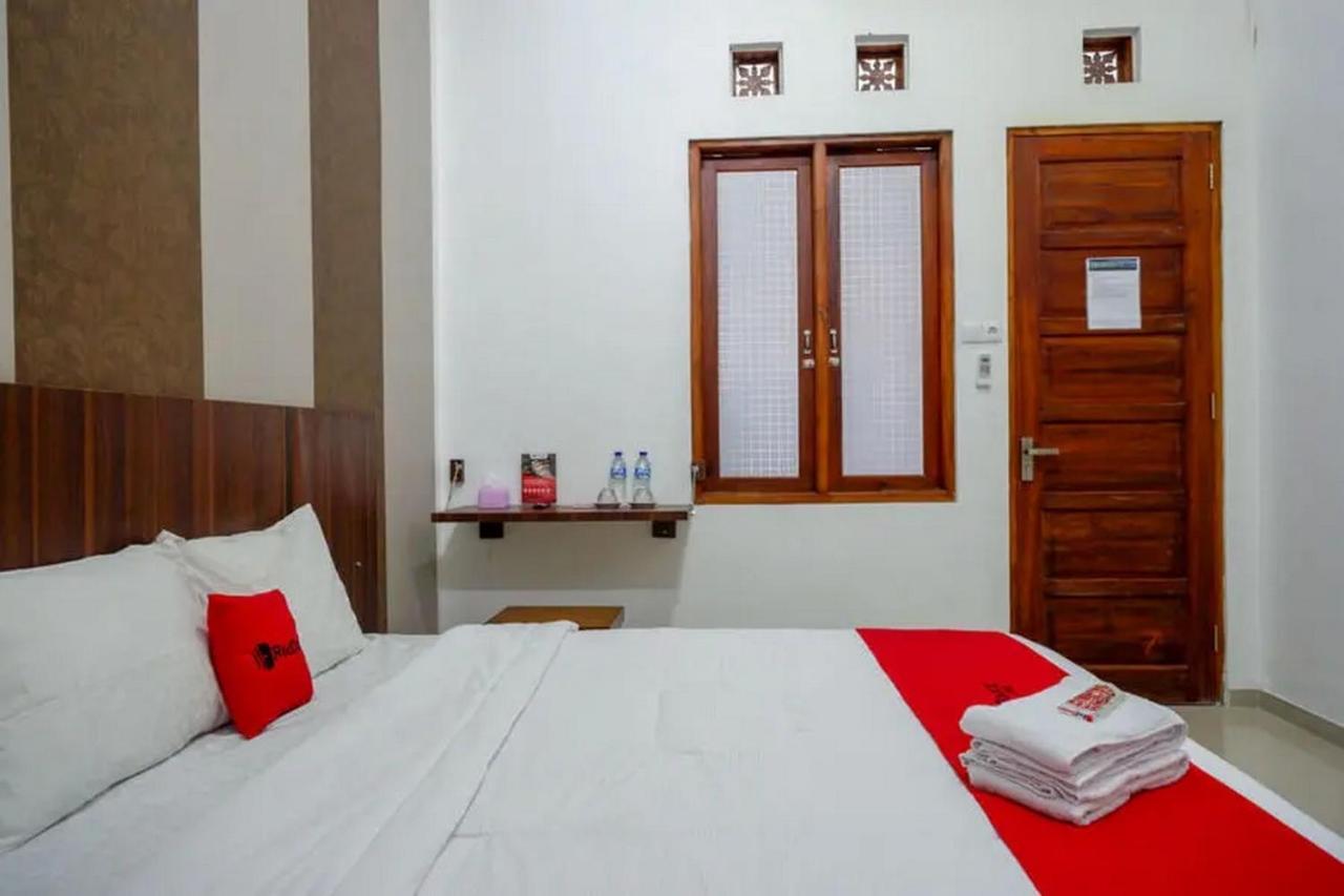 Reddoorz Near Stasiun Purwosari Hotel Surakarta  Exterior photo