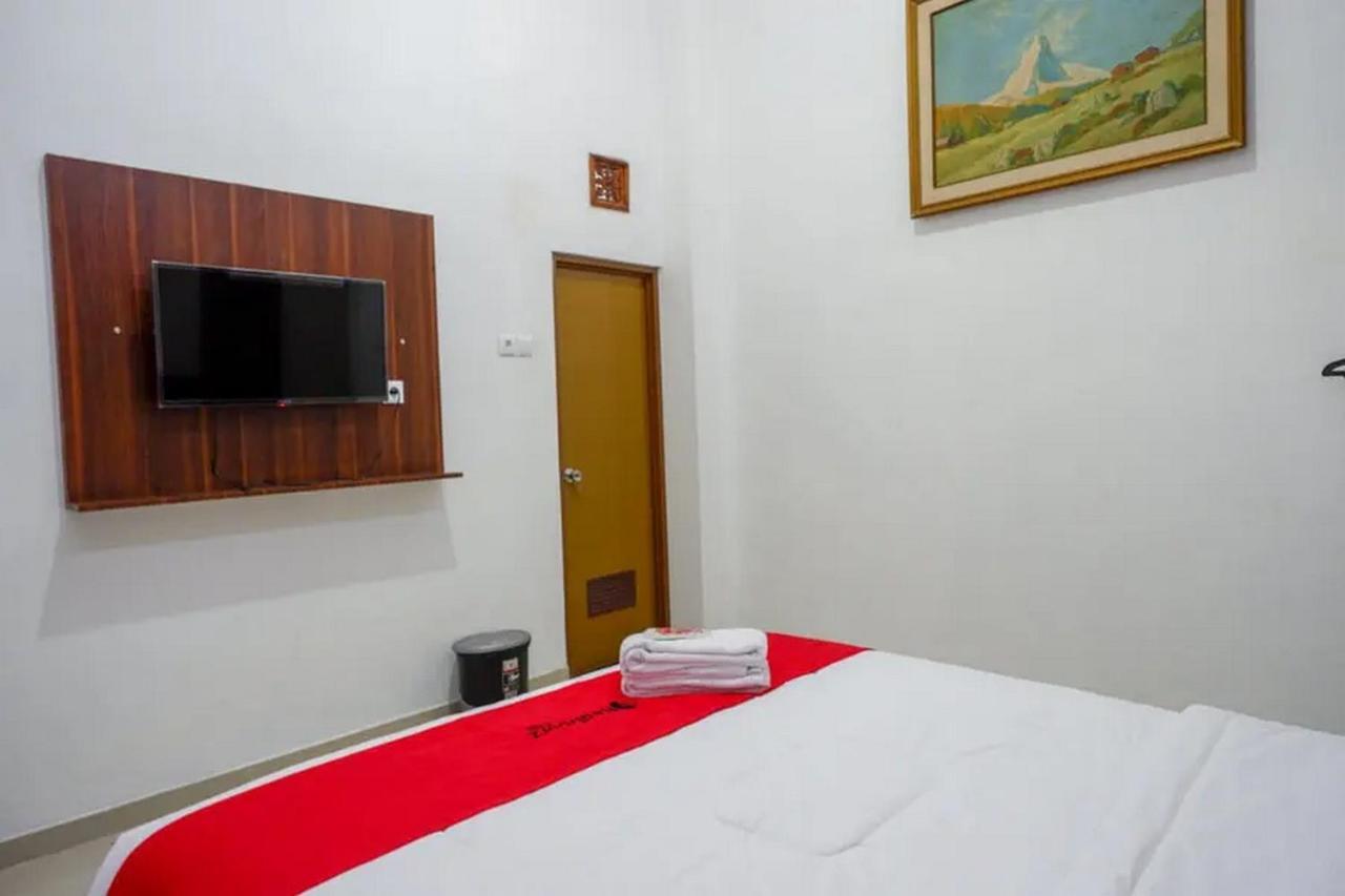 Reddoorz Near Stasiun Purwosari Hotel Surakarta  Exterior photo